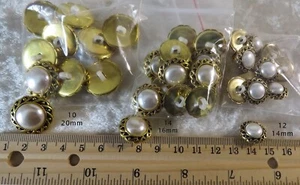 26 Round Gold Chain Pearl White Plastic Buttons 3 Sizes - Picture 1 of 1