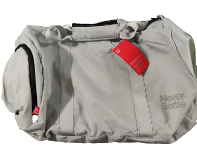 Bolso de Lona OnePlus Power of Community Plateado - Gris/Blanco - Nuevo con Etiquetas - 30L Foto 1 de 4