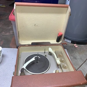 VINTAGE RCA VICTOR DUAL AMPLIFIER STEREO-ORTHOPHONIC HIGH FIDELITY RECORD PLAYER - Picture 1 of 15