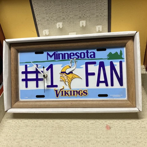 Vintage  Minnesota Vikings￼, ￼Wood Framed NFL Tin License Plate Clock  RARE New Cover