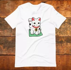 SÜSSES MANEKI NEKO GLÜCKSKATZE UNISEX T-SHIRT JAPANISCH GLÜCK FIGUR ILLUSTRATION - Bild 1 von 11