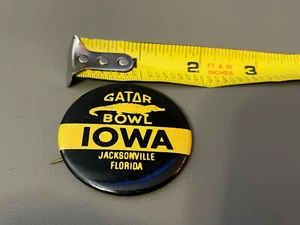 "Botón Retroceso DE COLECCIÓN Universidad de Iowa Hawkeyes GATOR BOWL 1 5/8" - Imagen 1 de 2