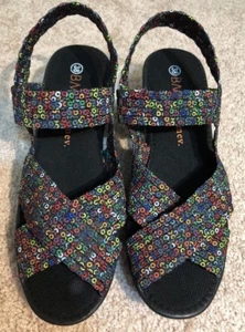 Sandalia de cuña tejida Bernie Mev Brighten negra deslumbrante talla 38 EE. UU. 7 NUEVA 8693007 - Imagen 1 de 6