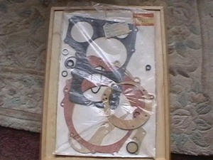 ORIGINAL SUZUKI KURBELGEHÄUSEDICHTUNGSSATZ 11400-49830 NEU UNVOLLSTÄNDIG - Bild 1 von 1