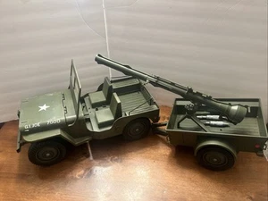 Jeep 7000 GI Joe 1965 de colección juego de combate con remolque y cañón de trabajo - Imagen 1 de 24