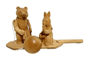 Vintage - handgeschnitztes Holzspielzeug - Zugschnur Aktion - Hase & Bär musizieren - Bild 1 von 6