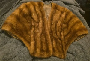 Chaqueta Bellezza By BIFANO'S DALLAS MINK Estola de Piel con Bolsillos Rasgados - Imagen 1 de 7