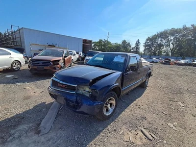 Резервуар охлаждающей жидкости подходит для 95-05 BLAZER S10/JIMMY S15 3634005 - Изображение 1 из 4