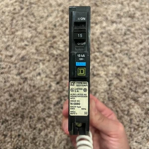 INTERRUTTORE GUASTO ARCO QUADRATO D 15 AMP ARC-D-TECT 120V 1P QO115AFI Blue Trip - Foto 1 di 3