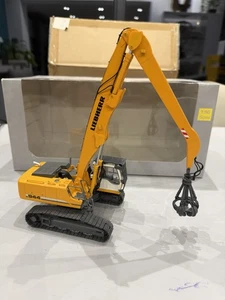 Liebherr 944 Material Handler Excavator 1/50 Model - Picture 1 of 2