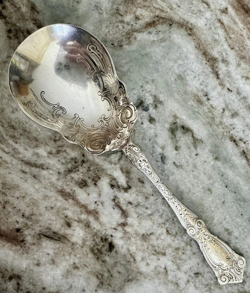 Colher de servir estilo rococó antiga R. Wallace prata esterlina idade dourada - Imagem 1 de 4