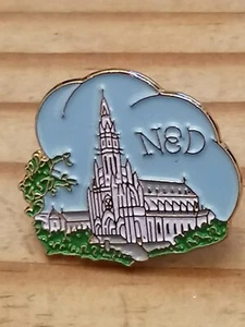Pin's Pins Pin LAPEL Ville Monument France "N&D"  - Picture 1 of 1