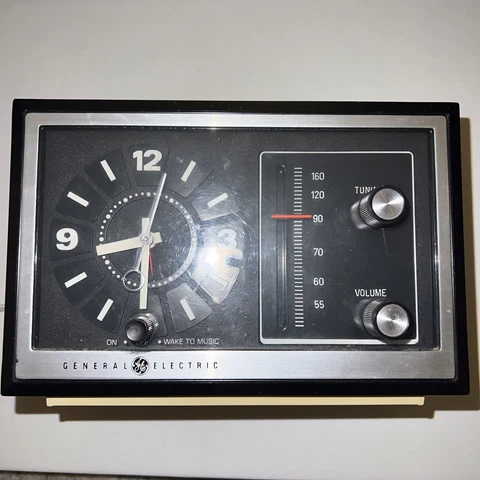 Vintage GE General Electric Model 7-4725 AM Radio Alarm Clock Vanilla Beige Read Cover