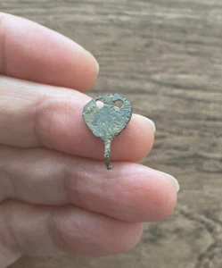 ANGLO SAXON. BRONZE DRESS-HOOK CLOTHES FASTENER (10TH CENTURY A.D). - Foto 1 di 3