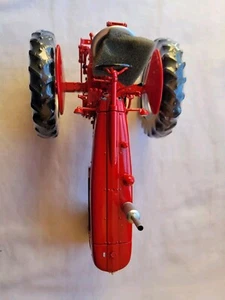 International Harvester Farmall 400 Tractor 1/16 Scale Diecast (ERTL) - Picture 1 of 17
