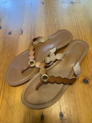 Blue Fin Ladies Size 10 Tan Brown Leather Flip Flops Sandals Thongs  - Image 1 of 4