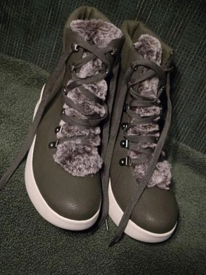 *NUEVAS botas de roam OTBT oliva para mujer, EE. UU. Talla 7M Foto 1 de 4