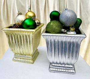 Christmas Holiday Gold and Silver vases (Set of 2) - Picture 1 of 1