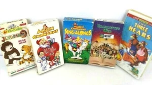 VHS Tapes VHS Movies Charlottes Web The 3 Bears Alvin And The Chipmunks Lot Of 5 - Picture 1 of 10