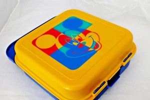Tupperware Disney Mickey Mouse Artes y Manualidades Contenedor de Almacenamiento y Correa Raro Nuevo - Imagen 1 de 7
