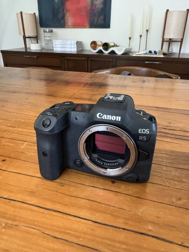 Canon EOS R5 45.0MP Mirrorless Camera - Black (Body Only) WITH 1 Battery - Image 1 of 4