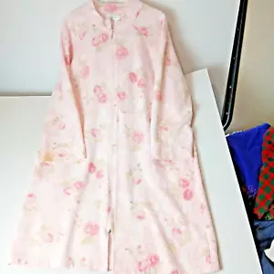 Bata floral rosa Miss Elaine, mangas largas talla grande cremallera delantera. - Imagen 1 de 7