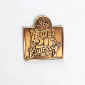 1989 Wendy's Restaurants bronzefarben gestanzt 20. Geburtstag Anstecknadel Hutnadel (d) - Bild 1 von 4