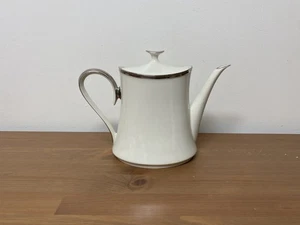 Lenox Solitaire Ivory Platinum Tea/Coffee Pot with Lid - Picture 1 of 4