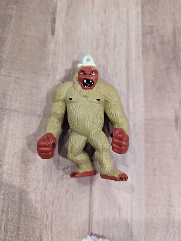 Vintage Goosebumps Keychain PVC Figure The Abominable Snowman of pasadena Cover
