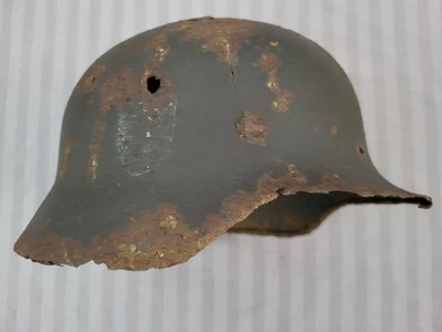 WW2 Elmetto tedesco Stahlhelm reliquia in vernice originale dal Kurland - Immagine 1 di 4
