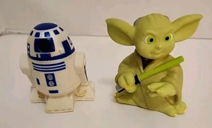 2008 Disney Parks R2D2 Yoda With Sabor STAR WARS Bath Pool Squeaky Toys Qty 2 - Picture 1 of 4