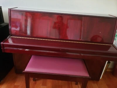 Piano vertical y banco Kohler and Campbell Foto 1 de 4