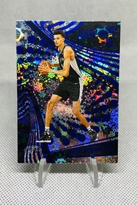 ROOKIE - Victor Wembanyama Panini Revolution 104 2023 - Foto 1 di 2