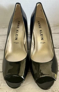 Anne Klein MEGAN Negro Charol Punta abierta Bomba Tacón Grueso Para Mujer’s 10M - Imagen 1 de 14
