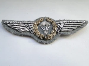 Bundeswehr Tätigkeitsabzeichen   Fallschirmspringer  ca  8x3  in gold - Bild 1 von 1