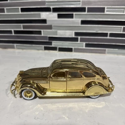 Signature Die Cast 1936 Chrysler Airflow 1:32 Gold Color Model - Image 1 of 4