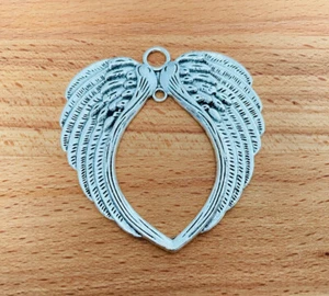 Tibetische Legierung Antik Silber GROß Engelsflügel Herz Anhänger Verbinder Federn - Bild 1 von 2