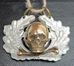 Anhänger Totenkopf Kokarde Mützenkranz - Bild 1 von 12