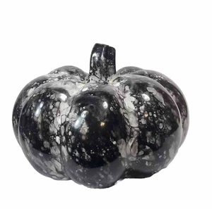 Calabaza de cerámica blanca y negra decoración de otoño Halloween Acción de Gracias 6” X 4,75” H30 - Imagen 1 de 11