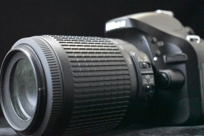 [US Duty Paid] Nikon D5200 DSLR Digitalkamera Body mit Objektiv schwarz 8314 - Bild 1 von 4