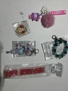 Nuevo LOTE DE 5 LLAVEROS Como Se Muestra Hello Kitty Sanrio Corazón Brillante - Imagen 1 de 7