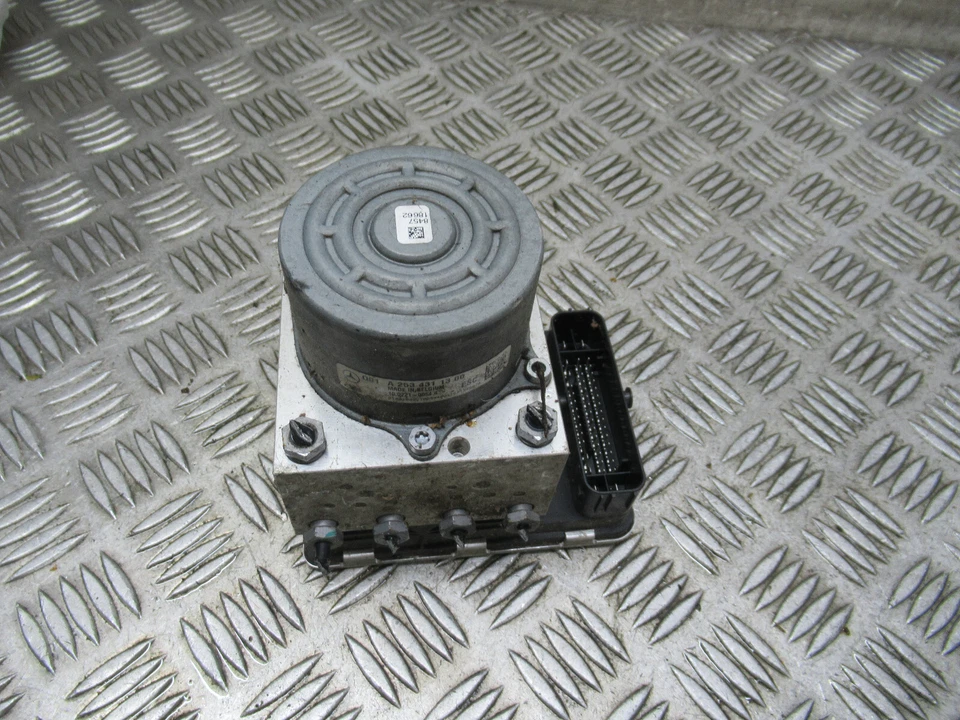 2016 MERCEDES GLC 220D C253 4MATIC AMG 4x4 2.1 DIESEL AUTO MK1 ABS PUMP REF7886 - Image 1 of 4