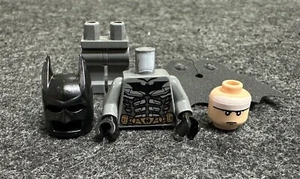 LEGO Batman bat024 Minifigure 7784 7886 7888 – Dark Bluish Gray Torso with Gold - Picture 1 of 6