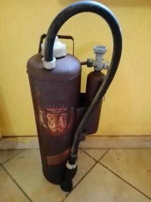 Bellissimo estintore antico, modello Mistral ditta SIA - Immagine 1 di 4