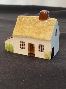 Vintage Suffolk Cottages 1977 Thatched Roof Cottage Figurine #18 Made In England - Picture 1 of 11