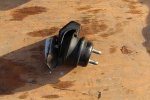 2001 2002 2003 2004 2005 LEXUS GS430 RIGHT PASSENGER FRONT MOTOR ENGINE MOUNT - Picture 1 of 8