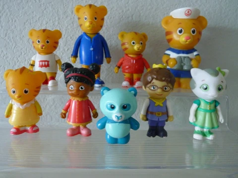 (9) Daniel Tiger's Neighborhood Toy Figures Dad Daniel Elaina Prince Katerina Cover