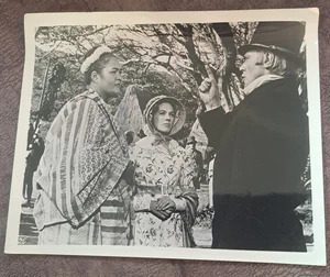 1966 Julie Andrews Film publicity Photograph Hawaii - Picture 1 of 2