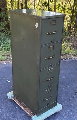 Armarios industriales Mid Century de acero verde con cuatro cajones Foto 1 de 4