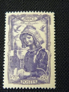 France Timbre Neuf 1943 Coiffes régionales du XVIIIe siècle BRETAGNE - Picture 1 of 1
